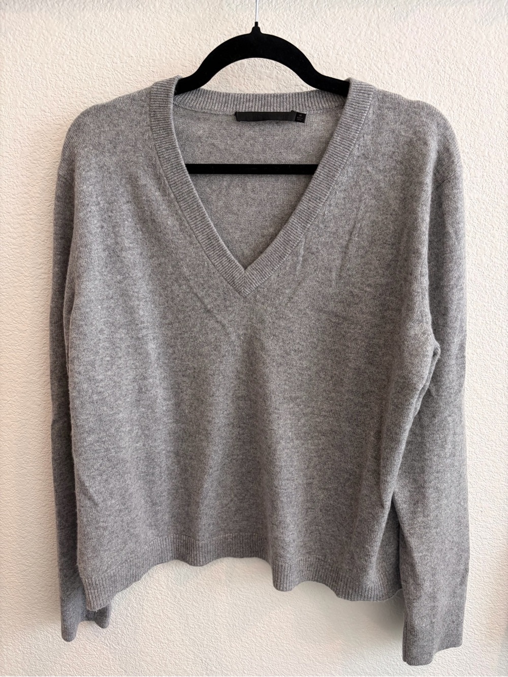 Jenni Kayne Flynn Grey V-Neck Women's Cashmere Sweater
